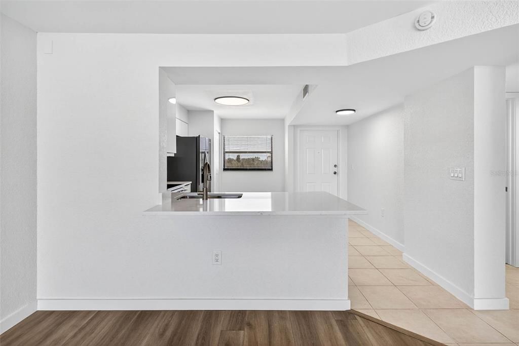 For Sale: $249,900 (2 beds, 2 baths, 960 Square Feet)