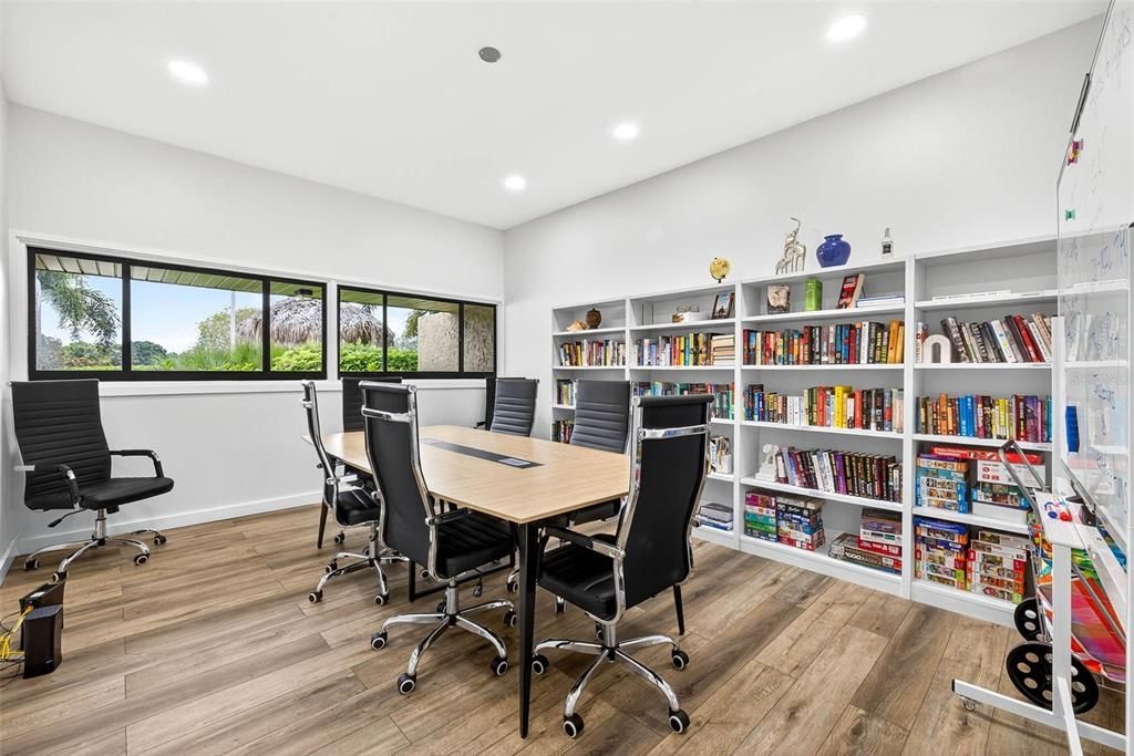 For Sale: $249,900 (2 beds, 2 baths, 960 Square Feet)