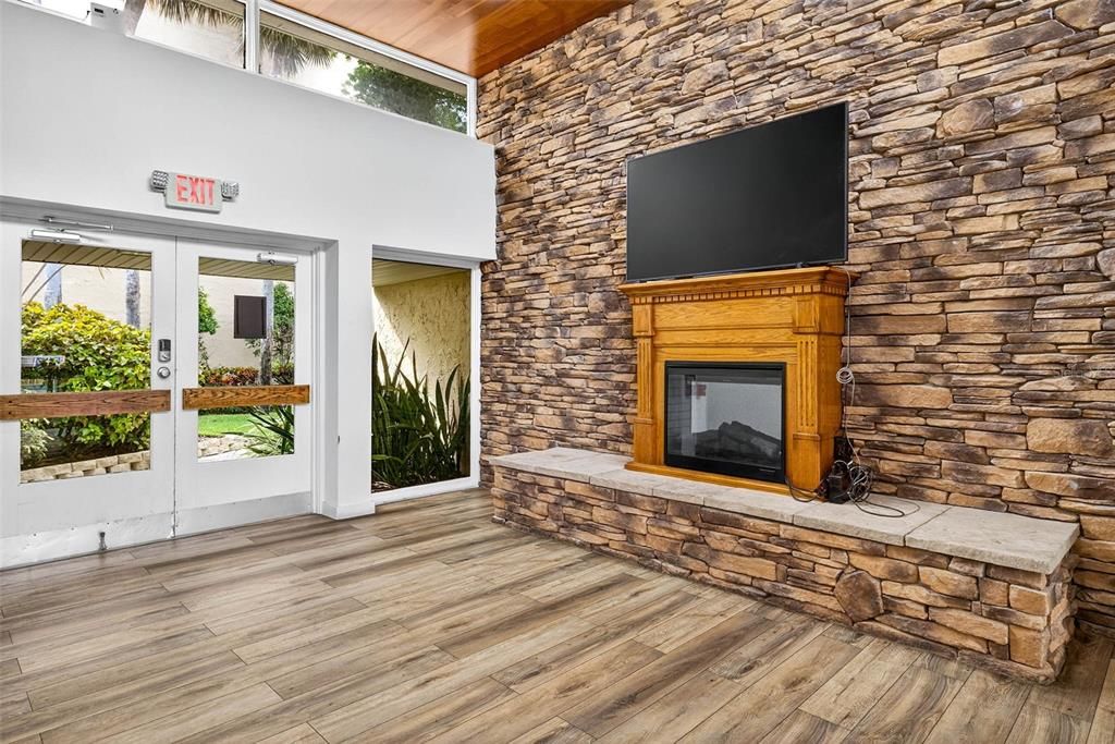 For Sale: $249,900 (2 beds, 2 baths, 960 Square Feet)