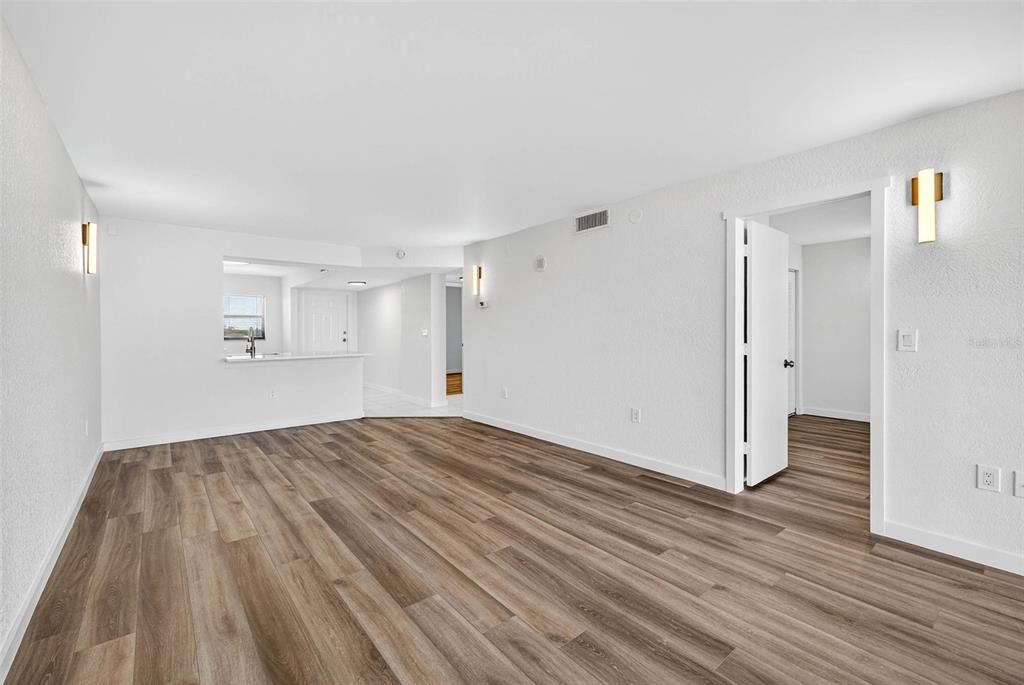 For Sale: $249,900 (2 beds, 2 baths, 960 Square Feet)