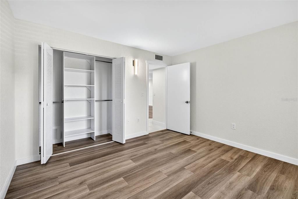 For Sale: $249,900 (2 beds, 2 baths, 960 Square Feet)