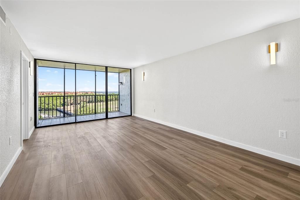 For Sale: $249,900 (2 beds, 2 baths, 960 Square Feet)