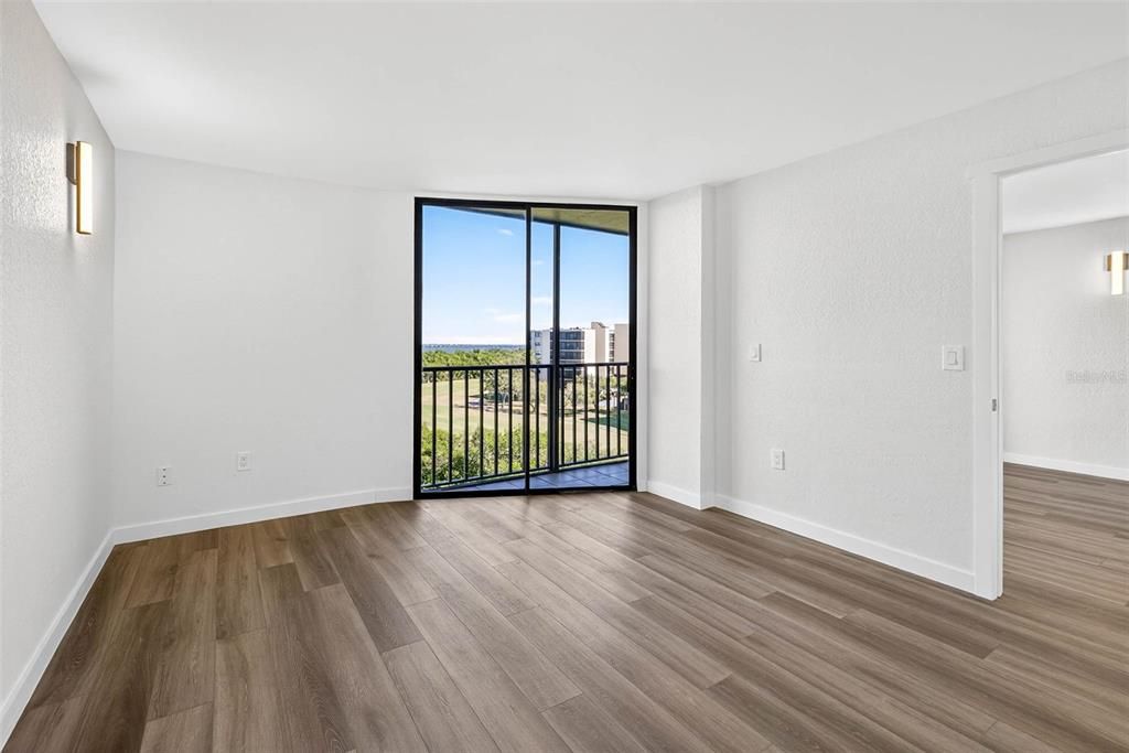 For Sale: $249,900 (2 beds, 2 baths, 960 Square Feet)