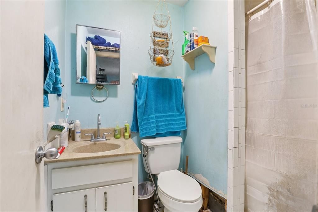 Active With Contract: $239,900 (3 beds, 2 baths, 1374 Square Feet)