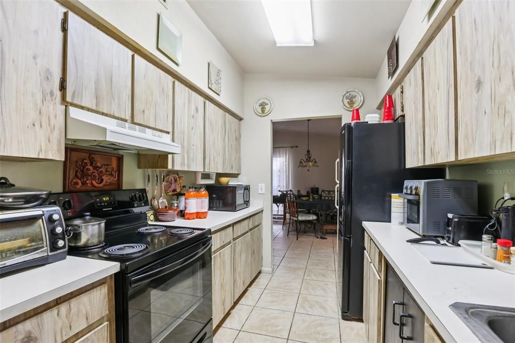 Active With Contract: $239,900 (3 beds, 2 baths, 1374 Square Feet)