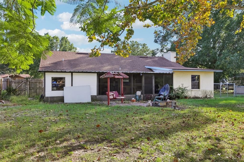 Active With Contract: $239,900 (3 beds, 2 baths, 1374 Square Feet)