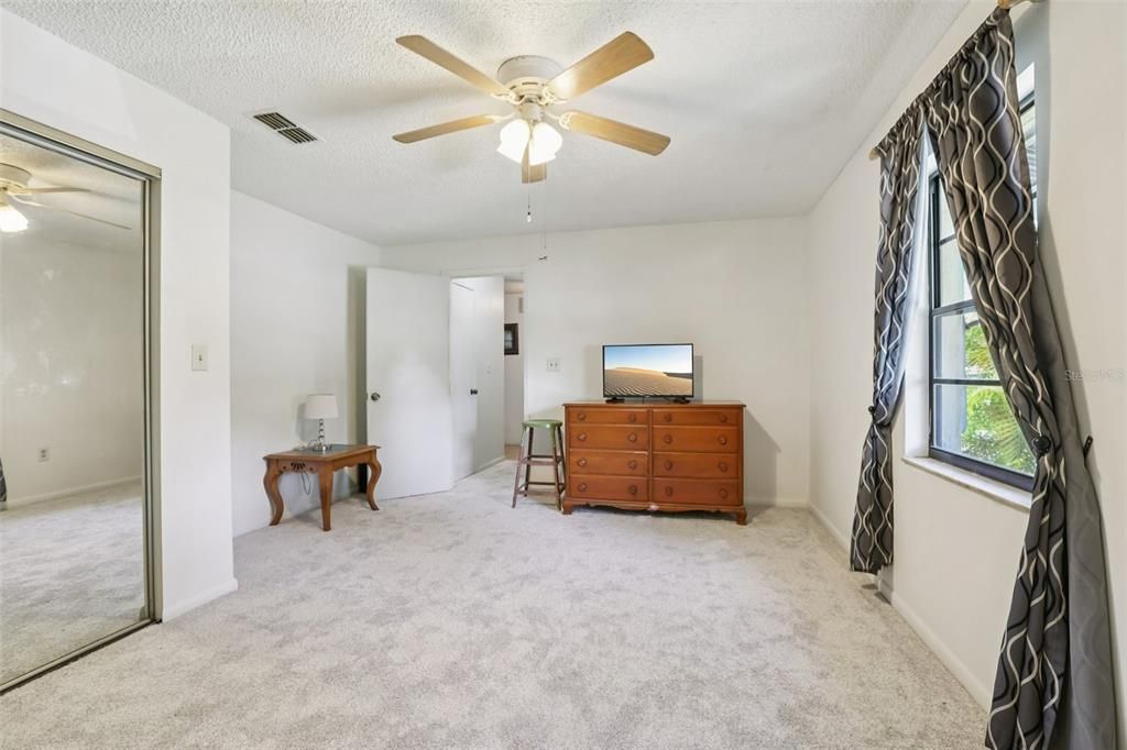 Active With Contract: $239,900 (3 beds, 2 baths, 1374 Square Feet)