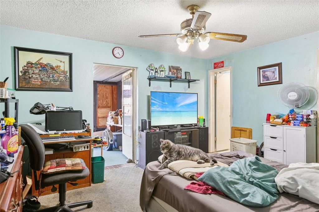 Active With Contract: $239,900 (3 beds, 2 baths, 1374 Square Feet)