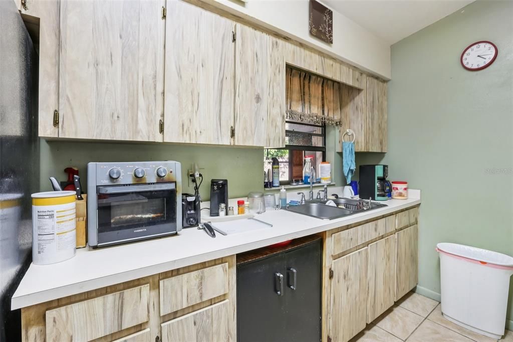 Active With Contract: $239,900 (3 beds, 2 baths, 1374 Square Feet)