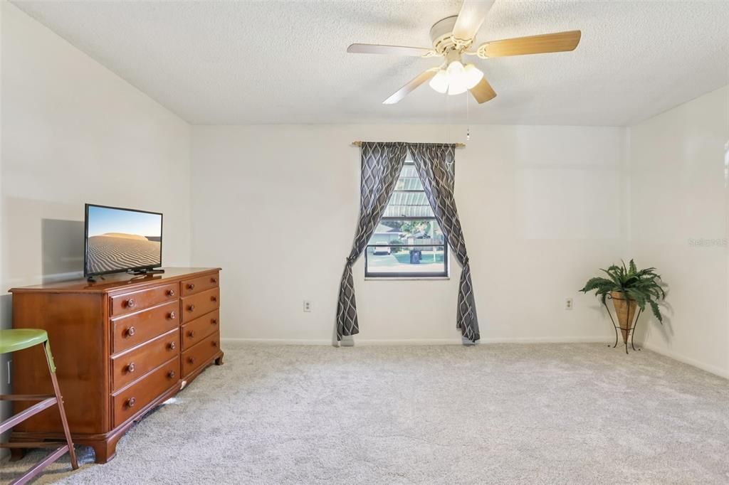 Active With Contract: $239,900 (3 beds, 2 baths, 1374 Square Feet)