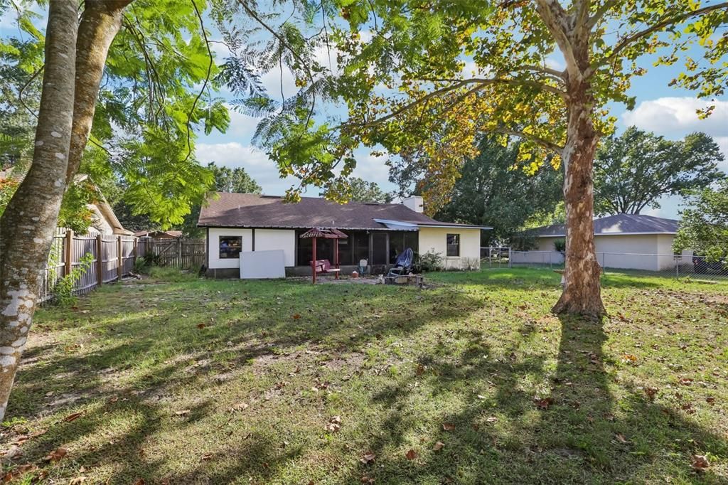 Active With Contract: $239,900 (3 beds, 2 baths, 1374 Square Feet)