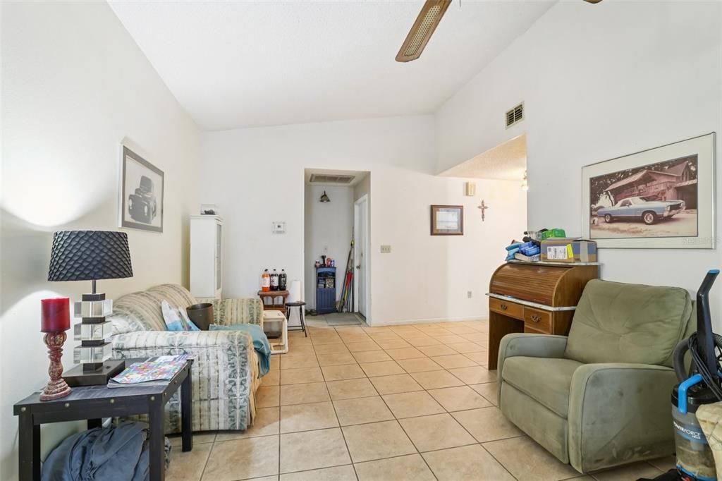 Active With Contract: $239,900 (3 beds, 2 baths, 1374 Square Feet)