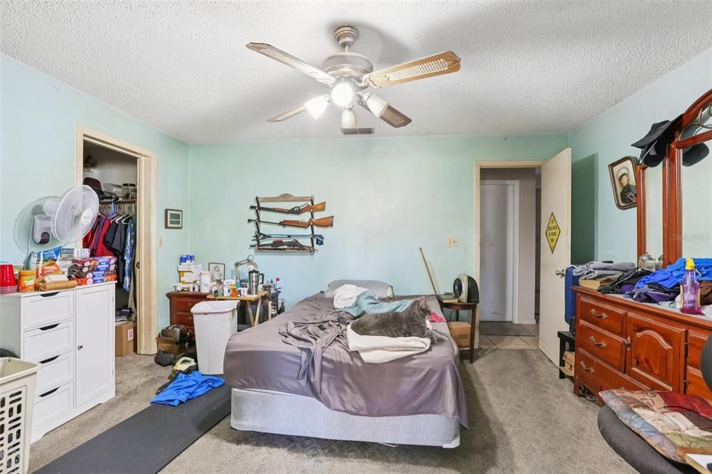 Active With Contract: $239,900 (3 beds, 2 baths, 1374 Square Feet)