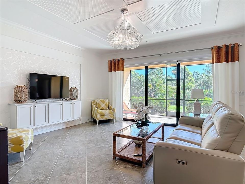 For Sale: $379,000 (2 beds, 2 baths, 1379 Square Feet)