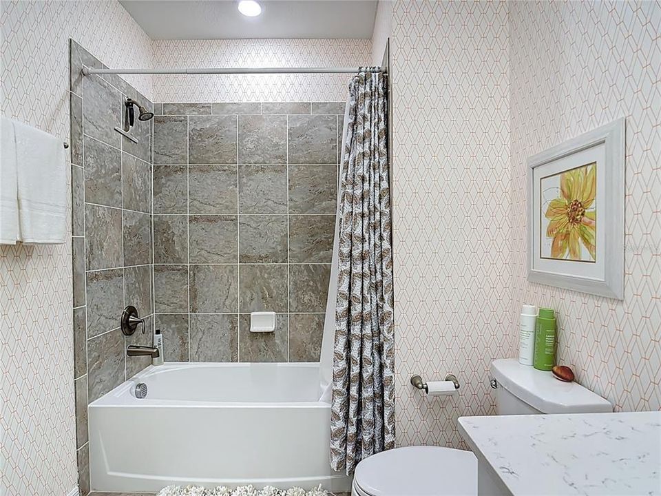 For Sale: $379,000 (2 beds, 2 baths, 1379 Square Feet)