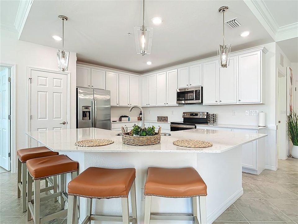 For Sale: $379,000 (2 beds, 2 baths, 1379 Square Feet)