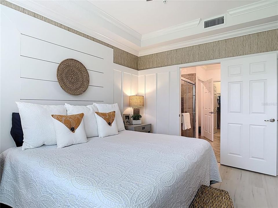 For Sale: $379,000 (2 beds, 2 baths, 1379 Square Feet)