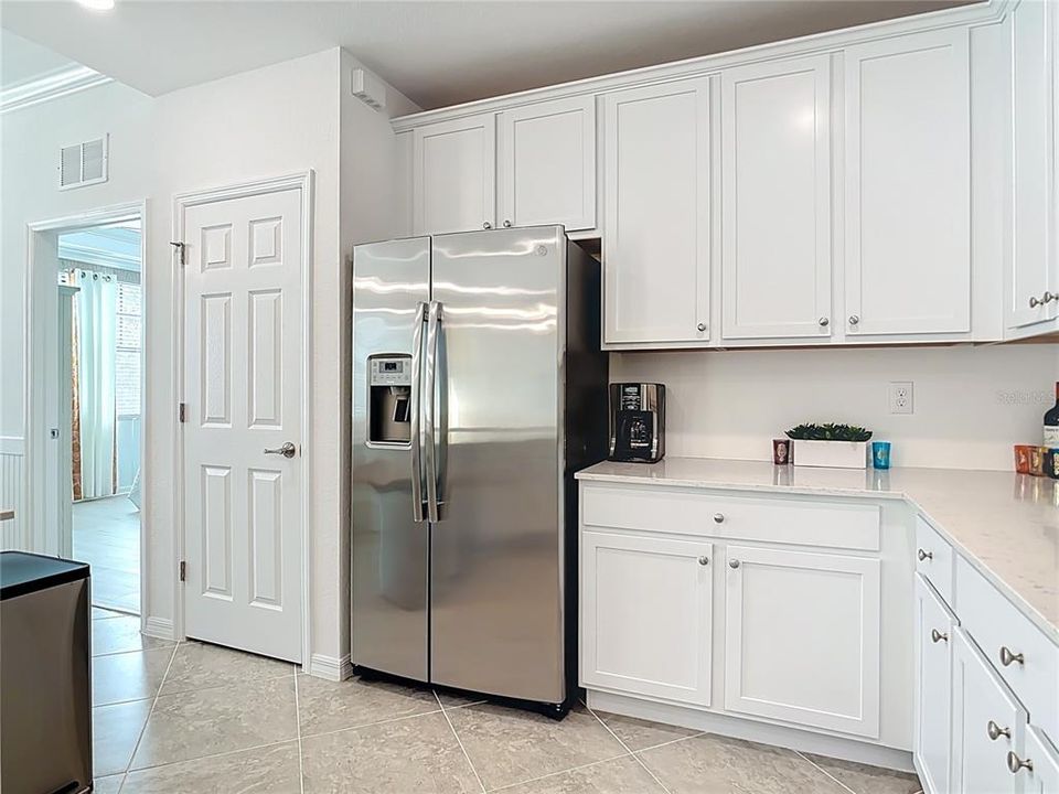 For Sale: $379,000 (2 beds, 2 baths, 1379 Square Feet)