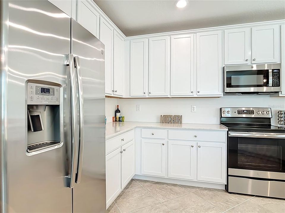 For Sale: $379,000 (2 beds, 2 baths, 1379 Square Feet)