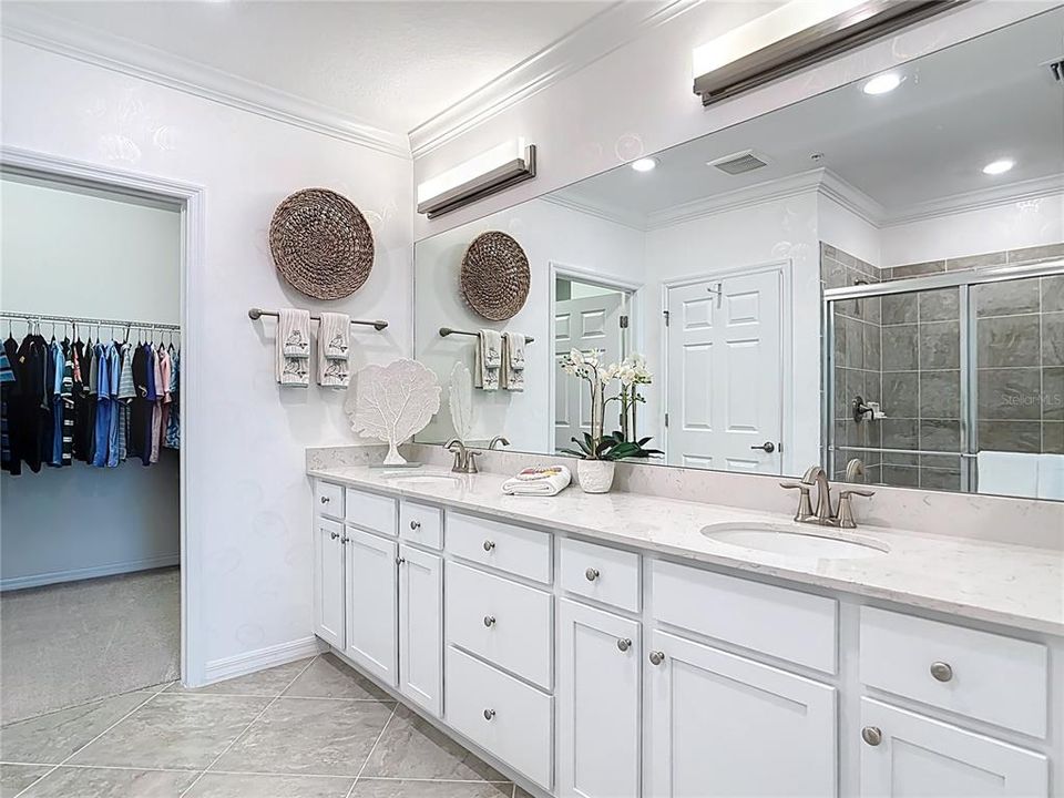 For Sale: $379,000 (2 beds, 2 baths, 1379 Square Feet)