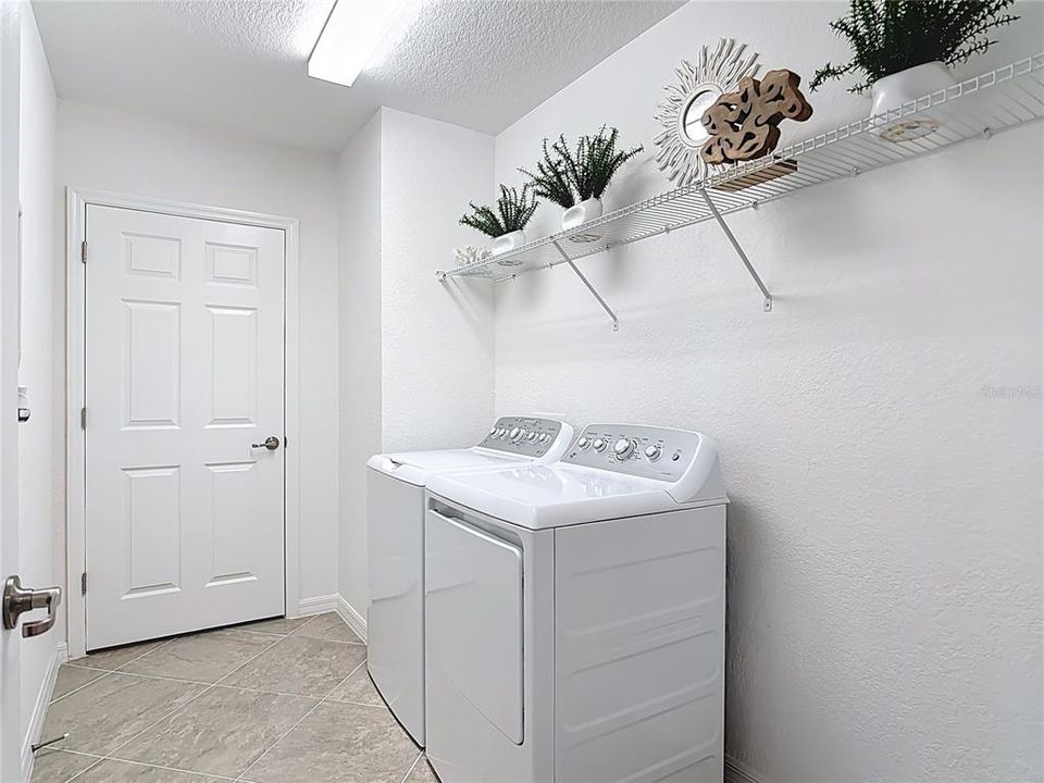 For Sale: $379,000 (2 beds, 2 baths, 1379 Square Feet)