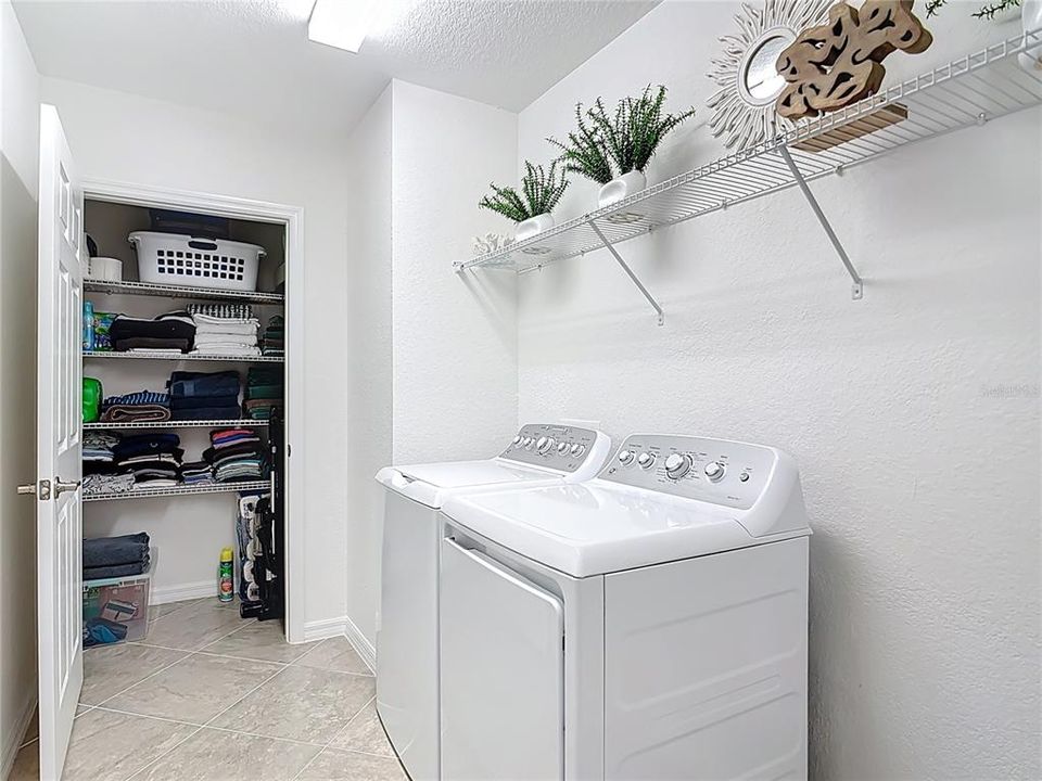 For Sale: $379,000 (2 beds, 2 baths, 1379 Square Feet)