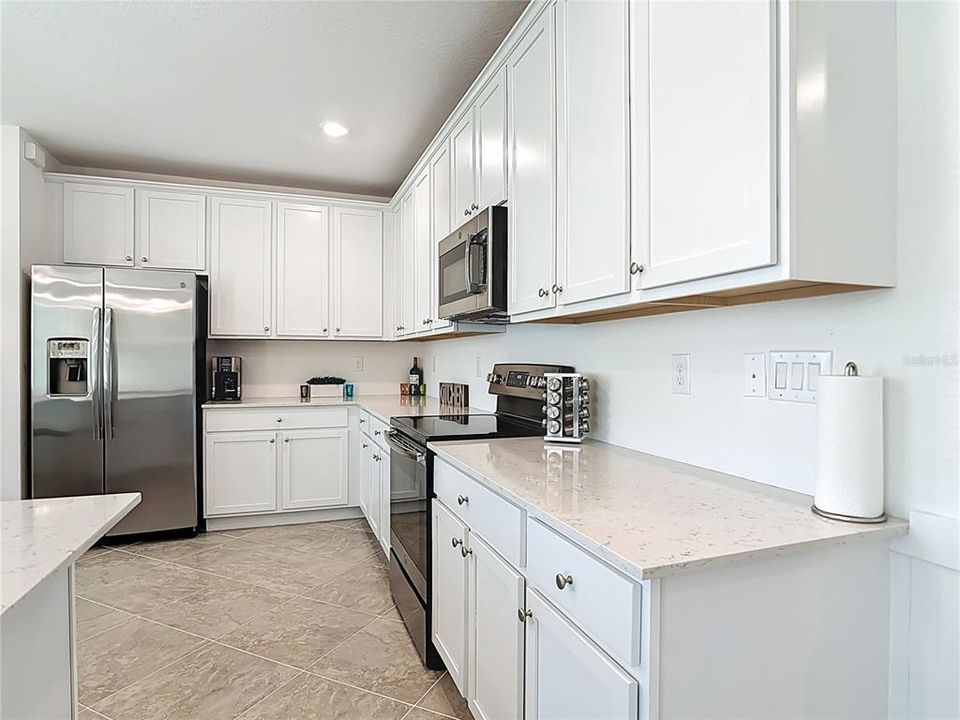 For Sale: $379,000 (2 beds, 2 baths, 1379 Square Feet)