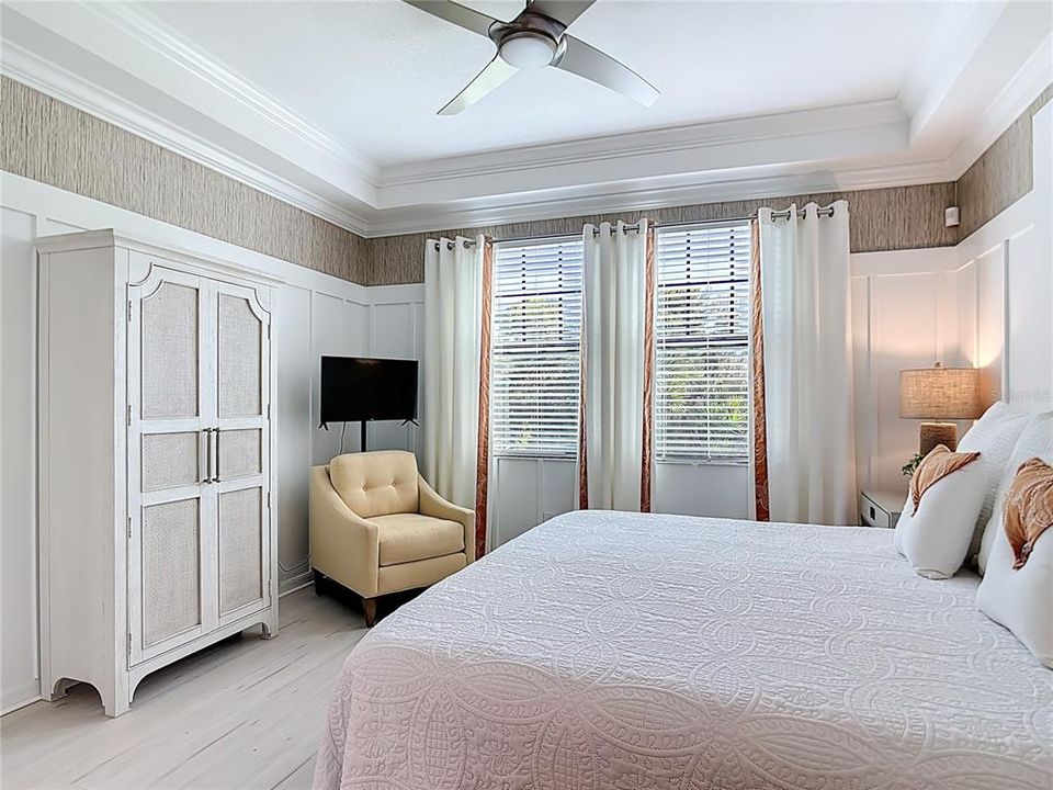 For Sale: $379,000 (2 beds, 2 baths, 1379 Square Feet)