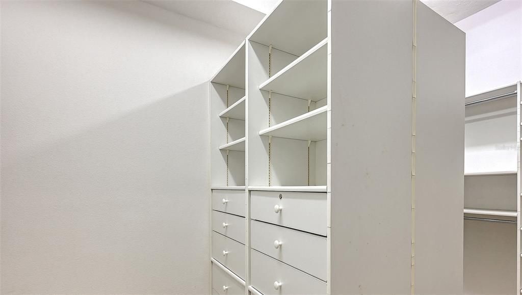 For Sale: $3,395,000 (3 beds, 4 baths, 3045 Square Feet)