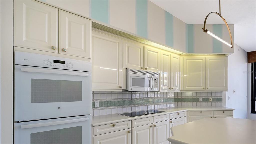 For Sale: $3,395,000 (3 beds, 4 baths, 3045 Square Feet)