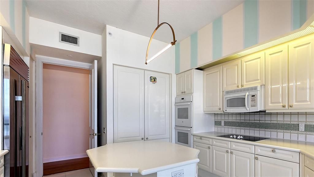 For Sale: $3,395,000 (3 beds, 4 baths, 3045 Square Feet)