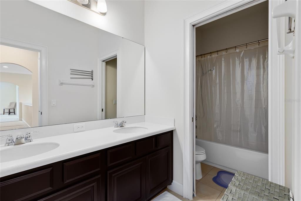 На продажу: $799,000 (4 спален, 3 ванн, 4010 Квадратных фут)