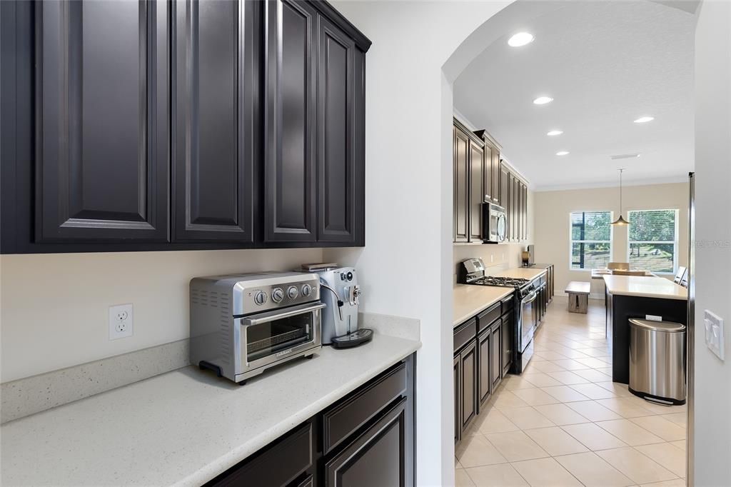 На продажу: $799,000 (4 спален, 3 ванн, 4010 Квадратных фут)