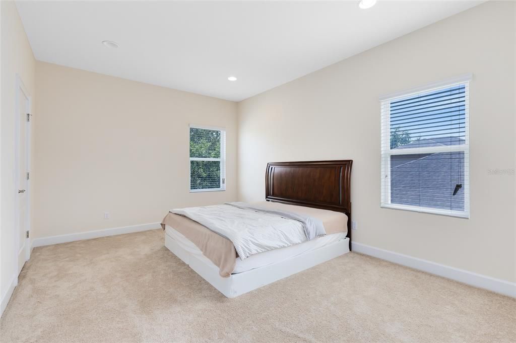 На продажу: $799,000 (4 спален, 3 ванн, 4010 Квадратных фут)