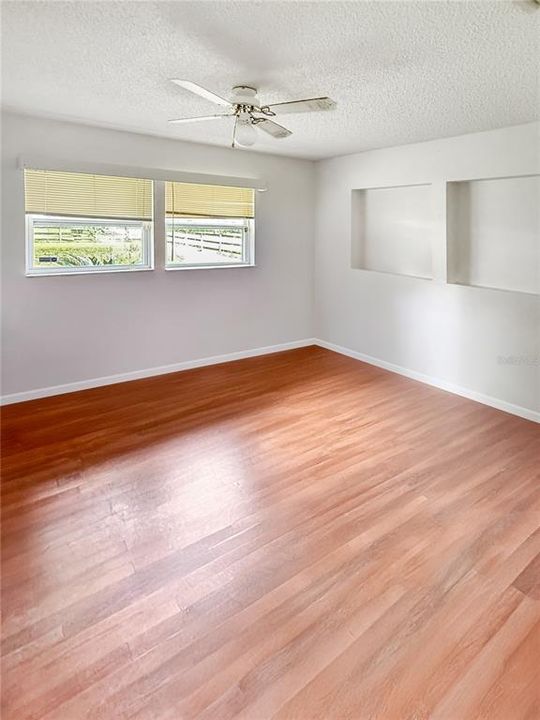 For Sale: $315,000 (3 beds, 2 baths, 1992 Square Feet)