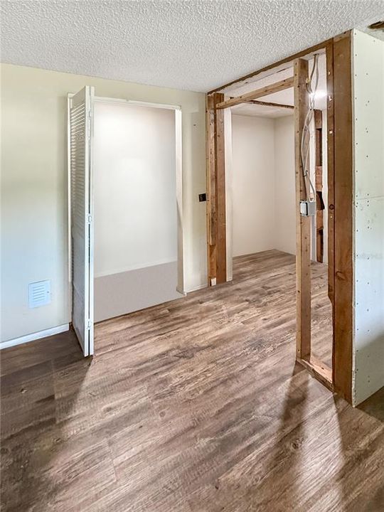 For Sale: $315,000 (3 beds, 2 baths, 1992 Square Feet)