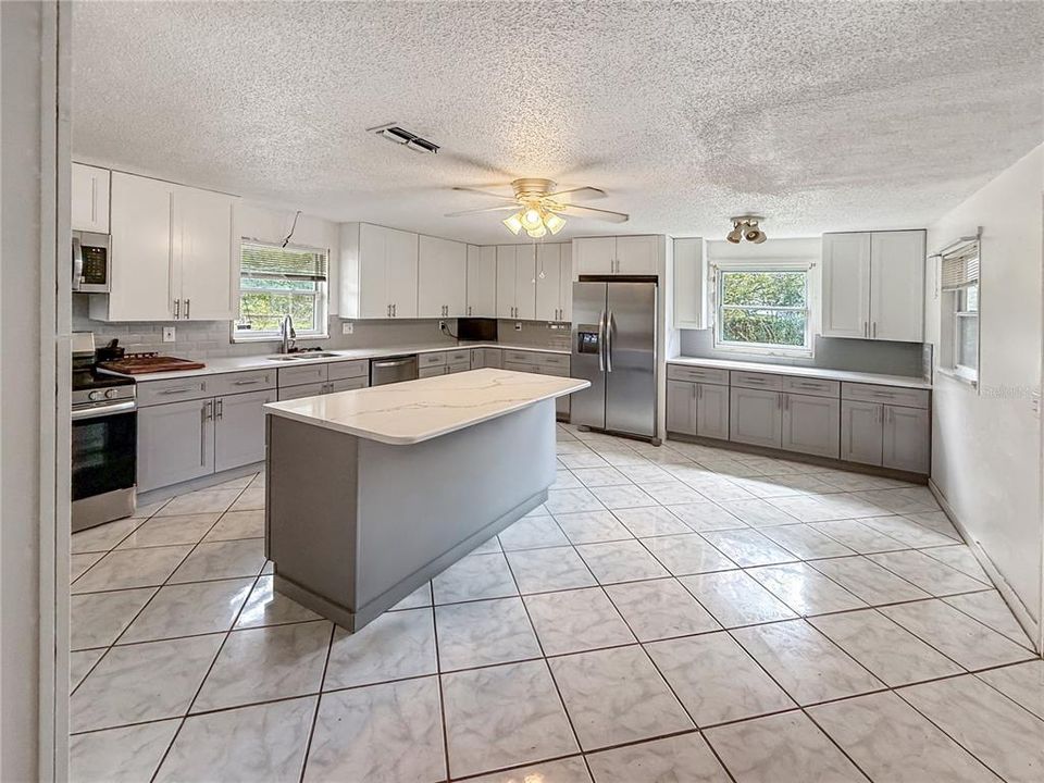 For Sale: $315,000 (3 beds, 2 baths, 1992 Square Feet)