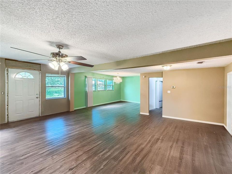 For Sale: $315,000 (3 beds, 2 baths, 1992 Square Feet)