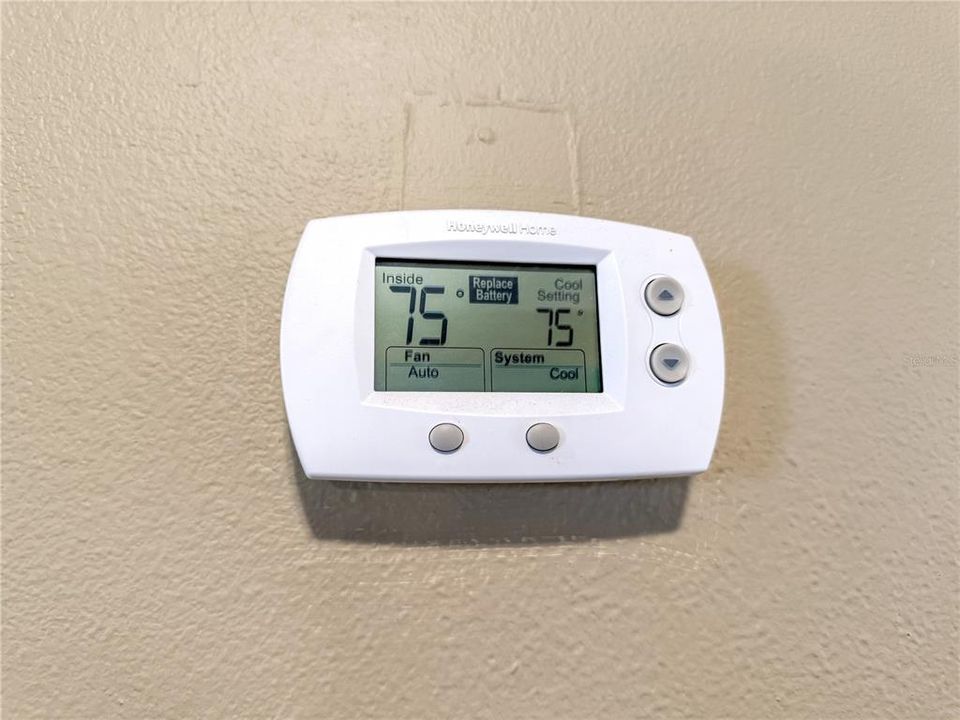 For Sale: $315,000 (3 beds, 2 baths, 1992 Square Feet)