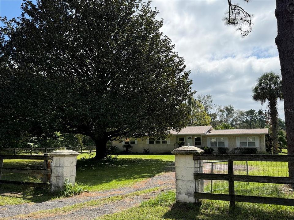 For Sale: $315,000 (3 beds, 2 baths, 1992 Square Feet)