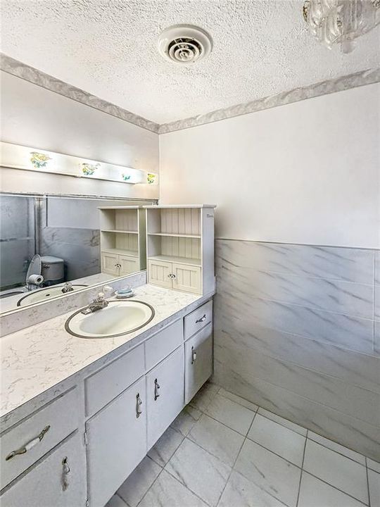 For Sale: $315,000 (3 beds, 2 baths, 1992 Square Feet)