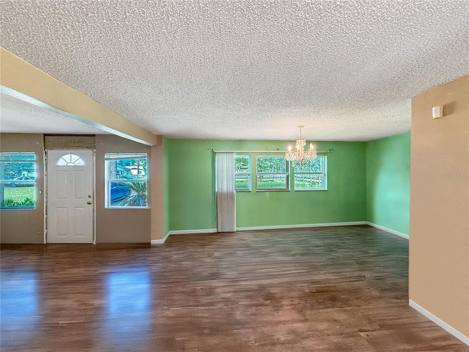 For Sale: $315,000 (3 beds, 2 baths, 1992 Square Feet)