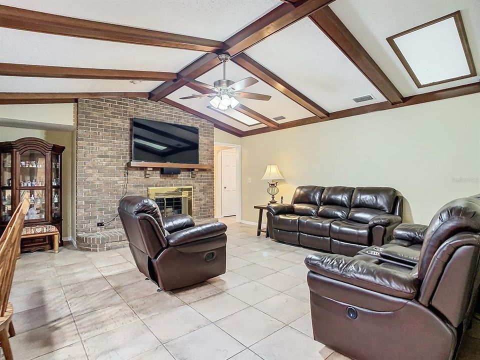 En Venta: $560,000 (4 camas, 2 baños, 2174 Pies cuadrados)