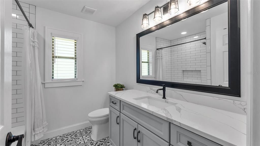 合同活跃: $385,000 (3 贝兹, 2 浴室, 1896 平方英尺)