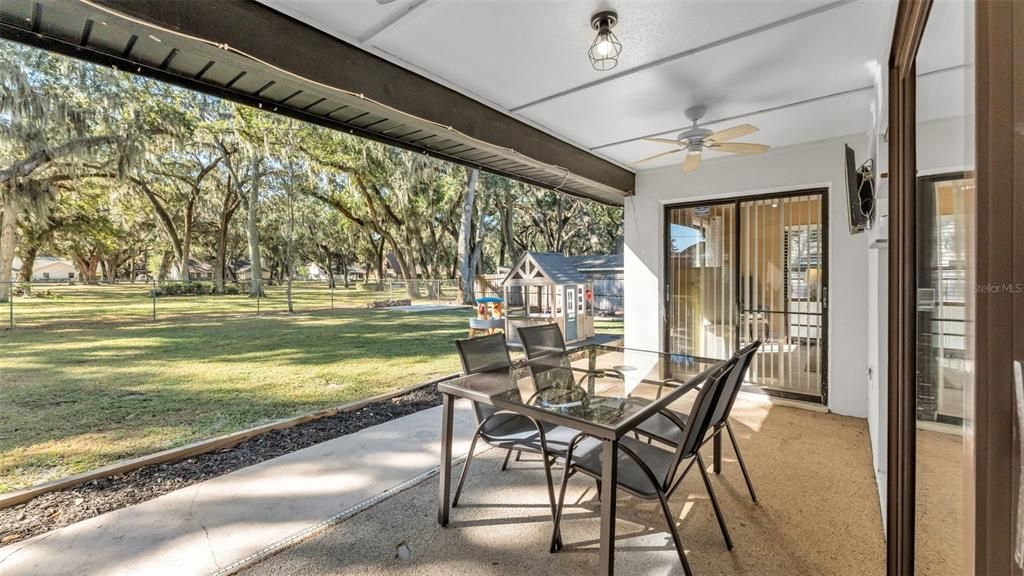 合同活跃: $385,000 (3 贝兹, 2 浴室, 1896 平方英尺)