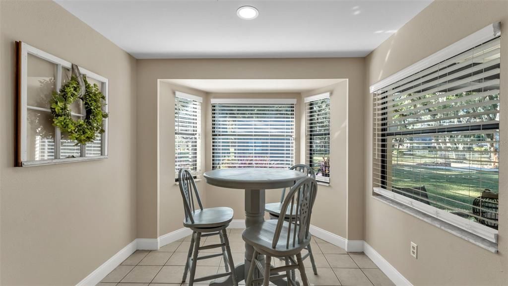 合同活跃: $385,000 (3 贝兹, 2 浴室, 1896 平方英尺)