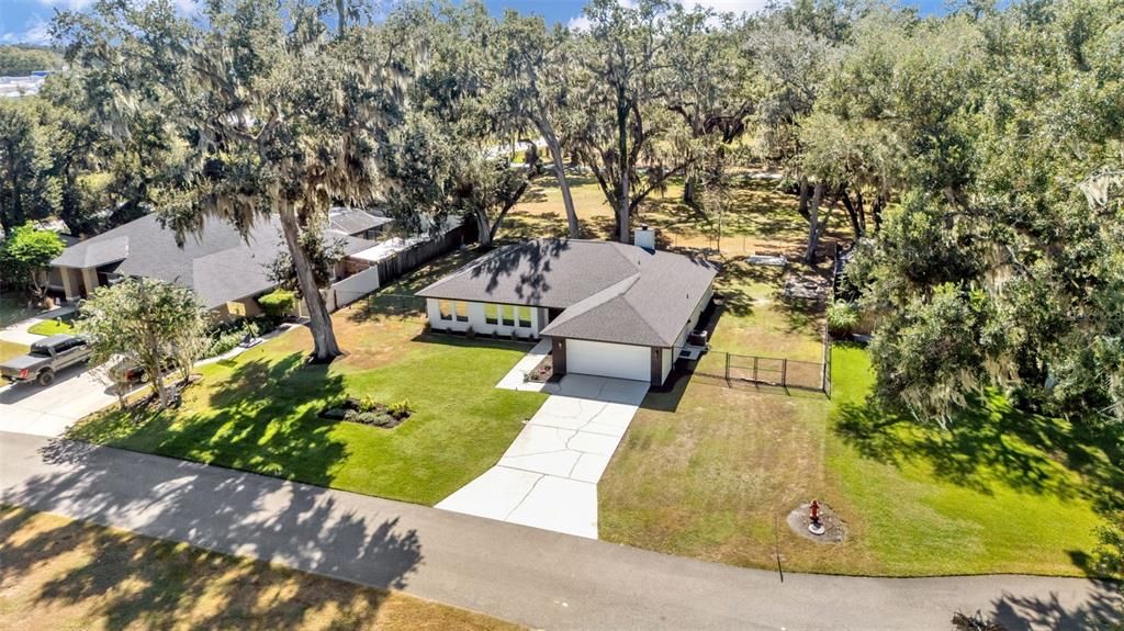 合同活跃: $385,000 (3 贝兹, 2 浴室, 1896 平方英尺)