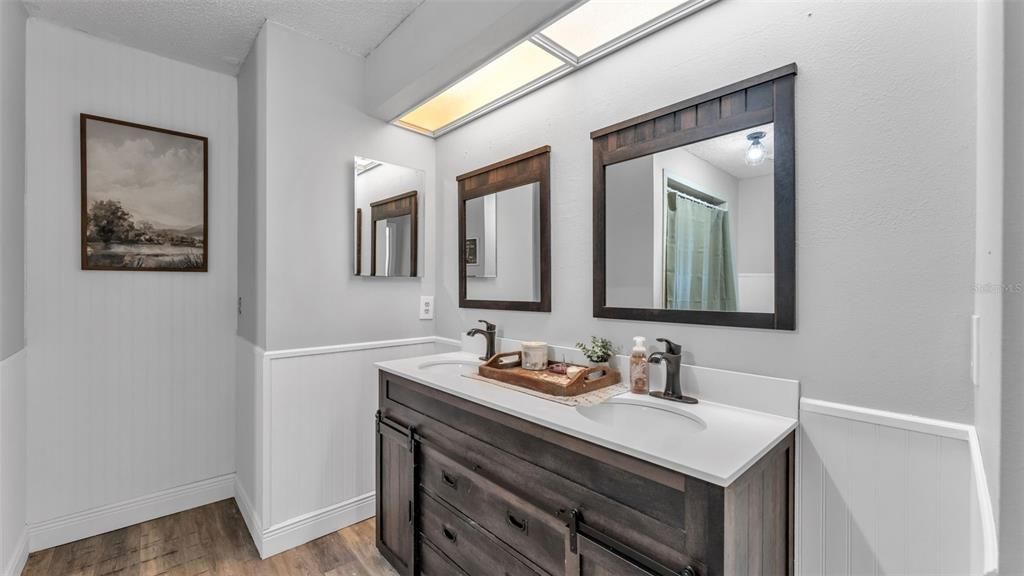 合同活跃: $385,000 (3 贝兹, 2 浴室, 1896 平方英尺)