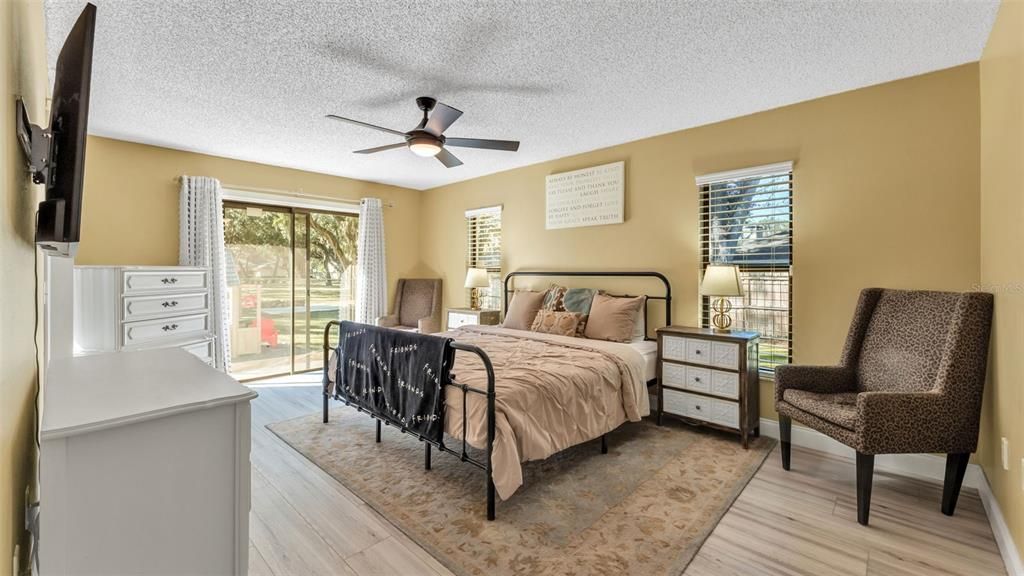 合同活跃: $385,000 (3 贝兹, 2 浴室, 1896 平方英尺)