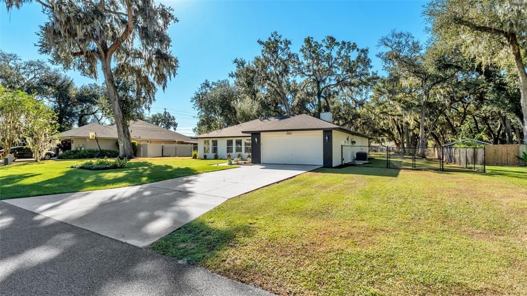 合同活跃: $385,000 (3 贝兹, 2 浴室, 1896 平方英尺)